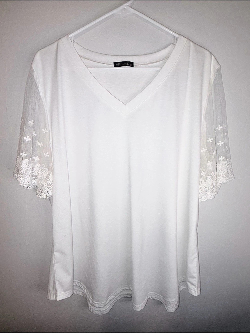White Lace short-sleeve V-Neck Size XXL Like New
